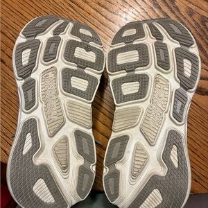 Hoka Shoes with Textured Beige Soles. Bondi 7 wide